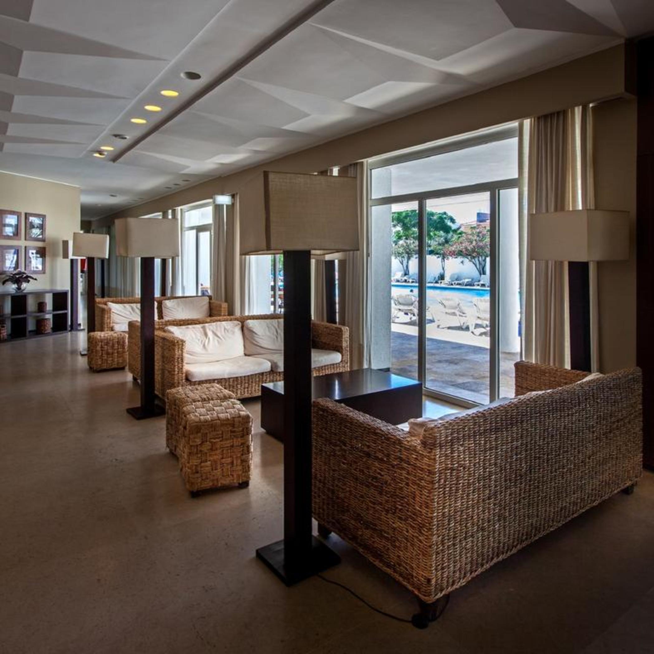 Carcavelos Beach Hotel Exterior photo